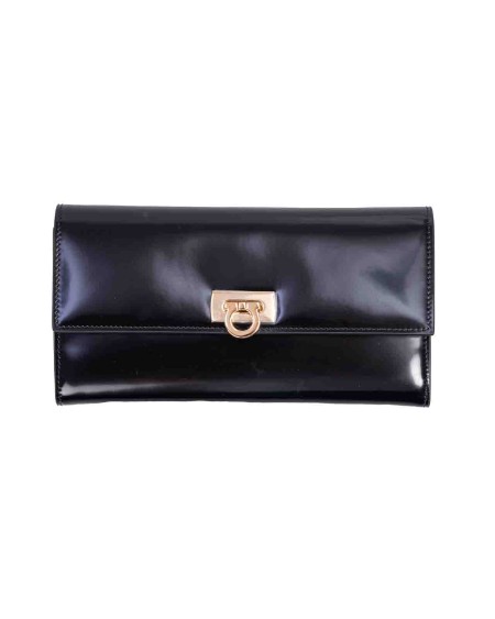 Shop SALVATORE FERRAGAMO  Portafoglio: Salvatore Ferragamo continental wallet with Gancini closure.
Decorated with Gancini buckle in golden finish.
Interior organized to hold banknotes, credit cards and documents thanks to the multiple compartments.
Dimensions: height 10.0 CM length 19.0 CM depth 3.0 CM.
Composition: 100% calf leather.
Made in Italy.. 220433 760666-002